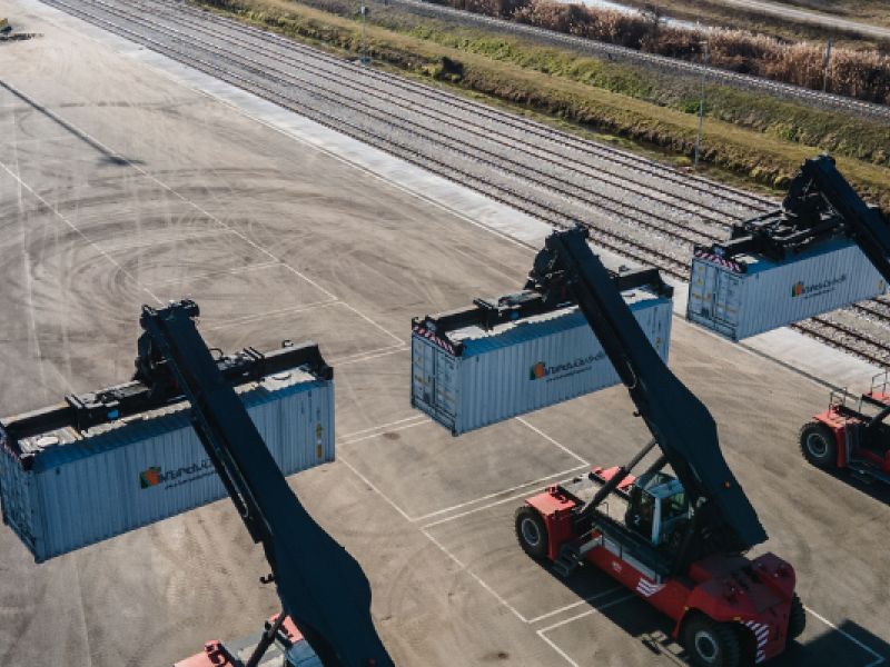 GRU REACH STACKERS